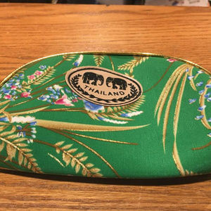 LAST CALL!! THAILAND PURSE / MAKE-UP CASE / CHANGE PURSE